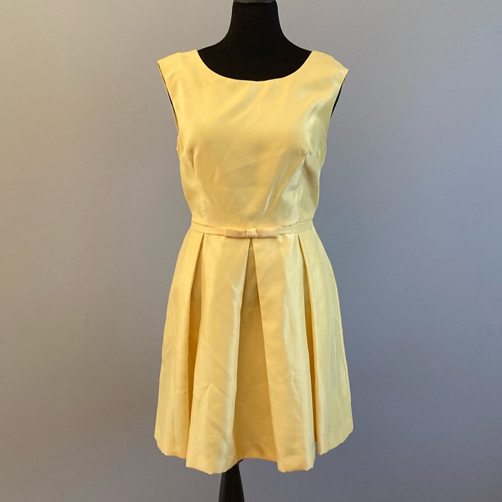 Elegant Yellow Sleeveless Dress